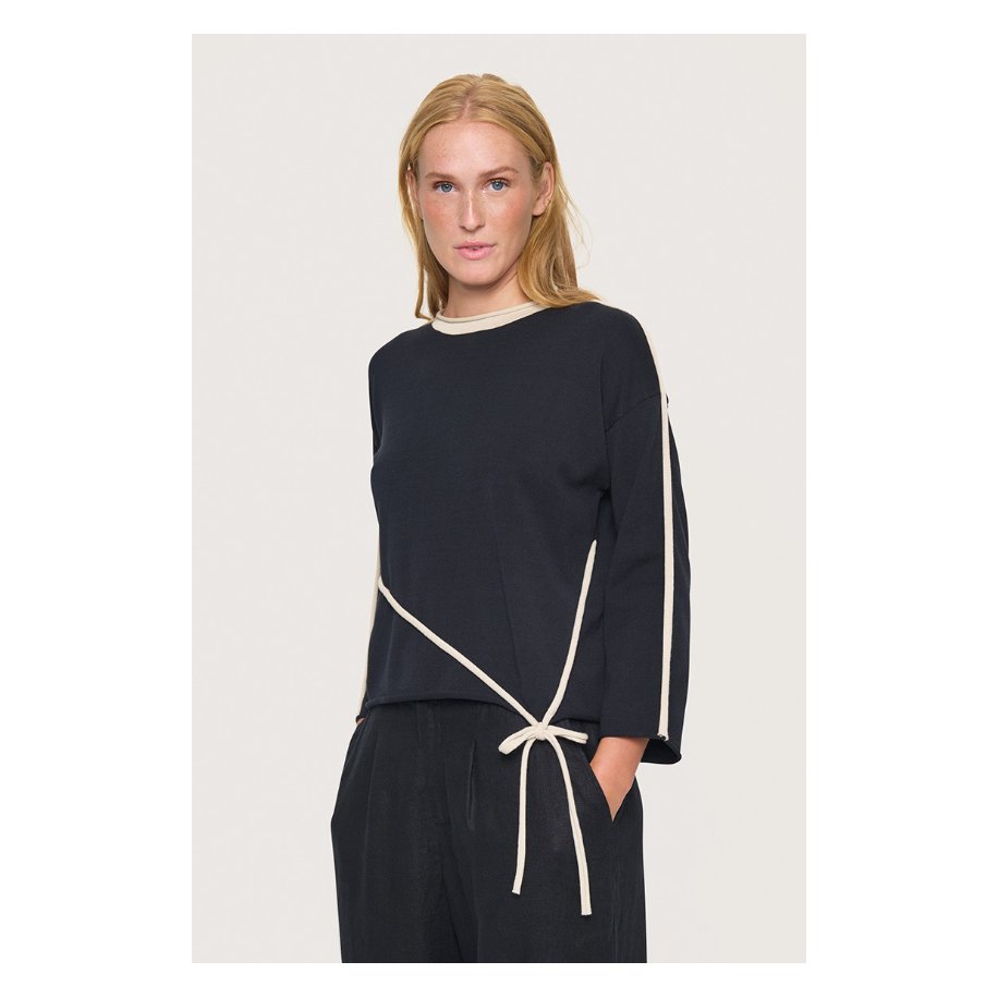 Saku Blouse